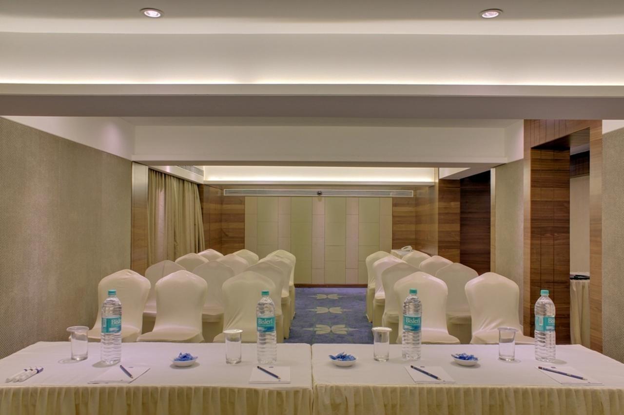 The Sahil Hotel Mumbai Exterior foto